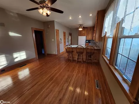 301 E Thomas St, Avoca, IA 51521 photo 8