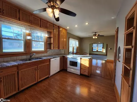 301 E Thomas St, Avoca, IA 51521 photo 6