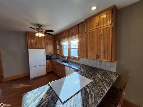 301 E Thomas St, Avoca, IA 51521 photo 9