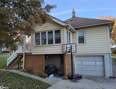 301 E Thomas St, Avoca, IA 51521 photo 3