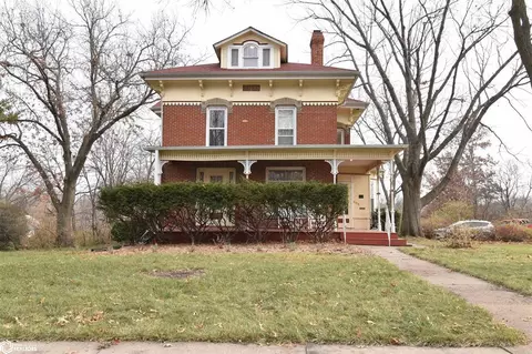 605 N 3rd St, Fairfield, IA 52556