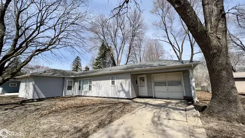 1716 4th St SW, Mason City, IA 50401
