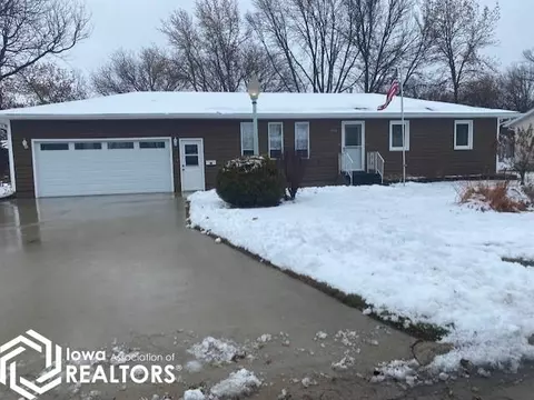 470 7th St SW, Britt, IA 50423