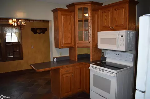 405 Ninth St, Eldon, IA 52554 photo 25