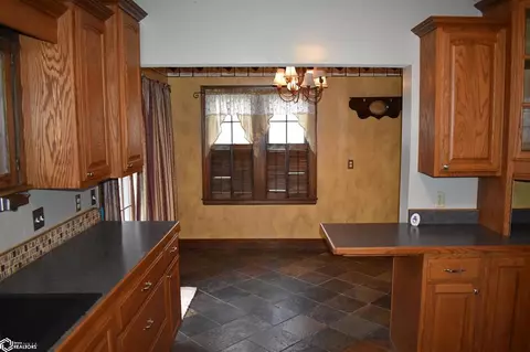 405 Ninth St, Eldon, IA 52554 photo 28
