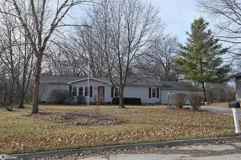 1600 Woodside Cir, Fairfield, IA 52556