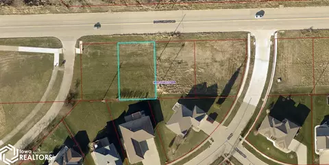 803 E Southridge Rd, Marshalltown, IA 50158