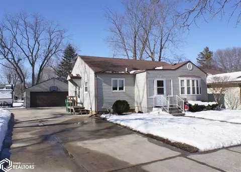 1609 Grove St, Webster City, IA 50595