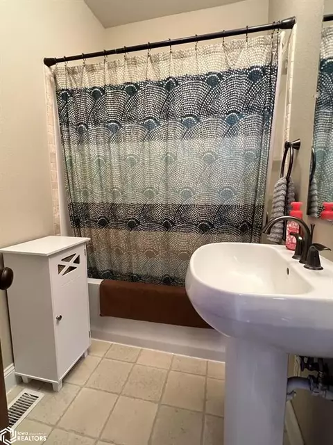 801 E 10th St, Atlantic, IA 50022 photo 11