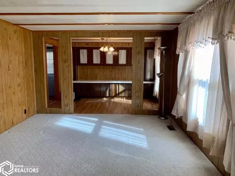 611 S Maple St, Creston, IA 50801 photo 5