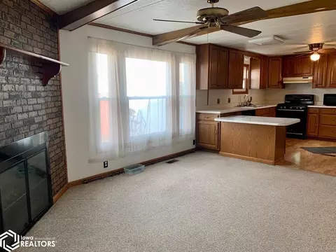 611 S Maple St, Creston, IA 50801 photo 9
