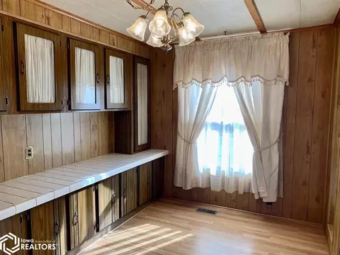 611 S Maple St, Creston, IA 50801 photo 7