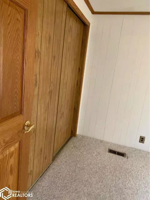 611 S Maple St, Creston, IA 50801 photo 18