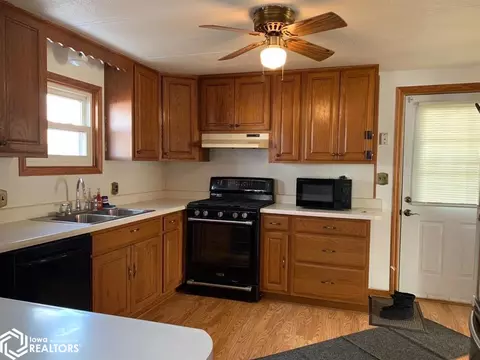 611 S Maple St, Creston, IA 50801 photo 10