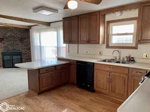 611 S Maple St, Creston, IA 50801 photo 11