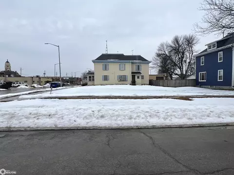 220 2nd St NW, Hampton, IA 50441