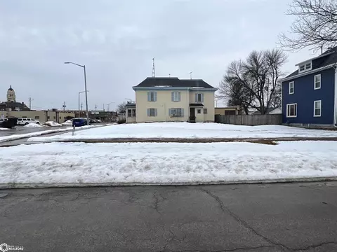220 2nd St NW, Hampton, IA 50441