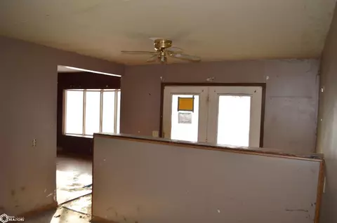 1010 4th St SE, Hampton, IA 50441 photo 3