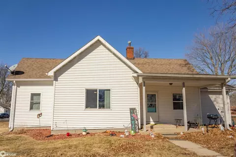 318 W Nichols St, Stronghurst, IL 61480