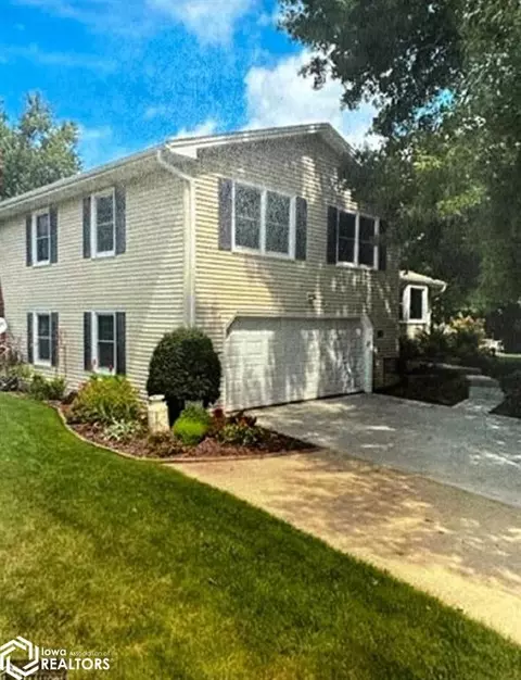 2722 Monarch Dr, Burlington, IA 52601