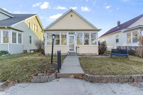 1114 S 15th St, Burlington, IA 52601
