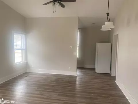 501 E State St, Centerville, IA 52544 photo 2