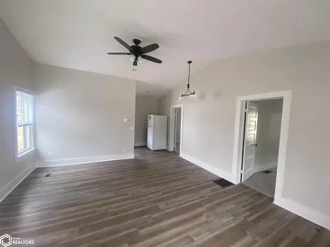 501 E State St, Centerville, IA 52544 photo 4