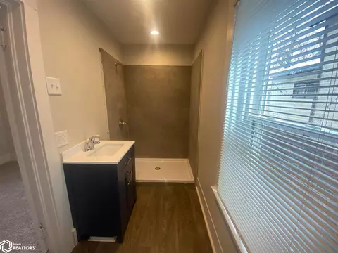 501 E State St, Centerville, IA 52544 photo 10