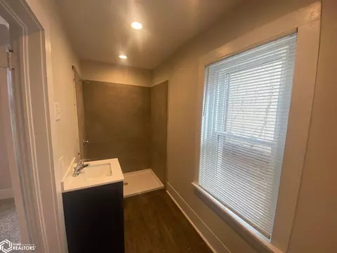 501 E State St, Centerville, IA 52544 photo 9