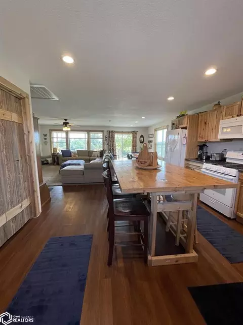 2791 Bluegrass Ct, Melrose, IA 52569