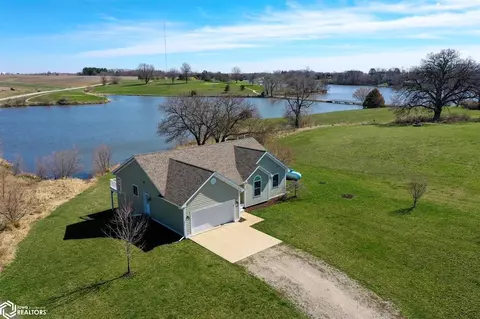 2253 Walton Lake Dr, Fairfield, IA 52556
