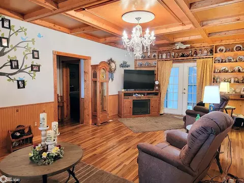 606 W Walnut St, Eldon, IA 52554 photo 4