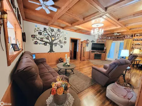 606 W Walnut St, Eldon, IA 52554 photo 5