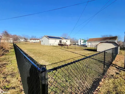 606 W Walnut St, Eldon, IA 52554 photo 2