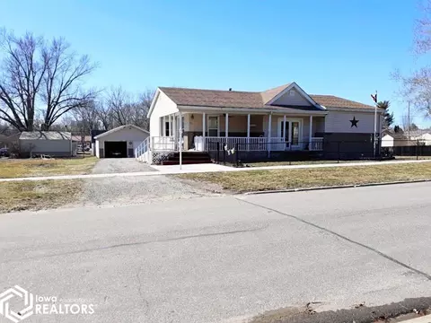 606 W Walnut St, Eldon, IA 52554