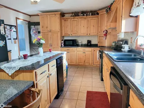 606 W Walnut St, Eldon, IA 52554 photo 9
