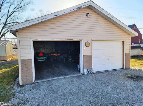606 W Walnut St, Eldon, IA 52554 photo 3