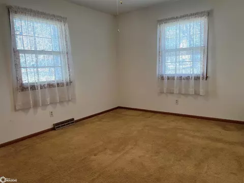 447 E Valley Dr, Carroll, IA 51401 photo 7