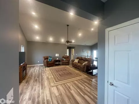 715 1st St, Plano, IA 52581 photo 2