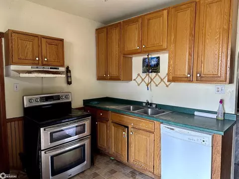 201 E Main St, Industry, IL 61440 photo 4
