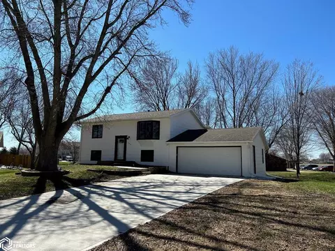 202 Sunset Cir, Emmetsburg, IA 50536