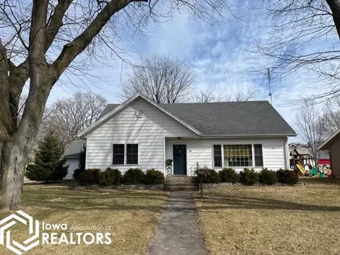 110 N Bashford St, Winfield, IA 52659