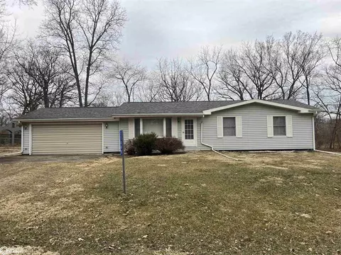 11449 Westwood Hills Dr, West Burlington, IA 52655