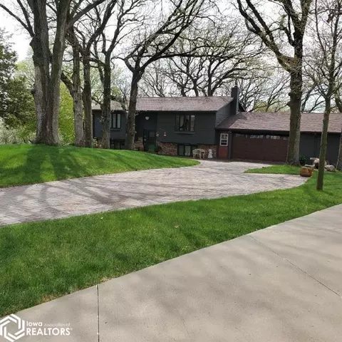 31 Schutter Cir, Algona, IA 50511