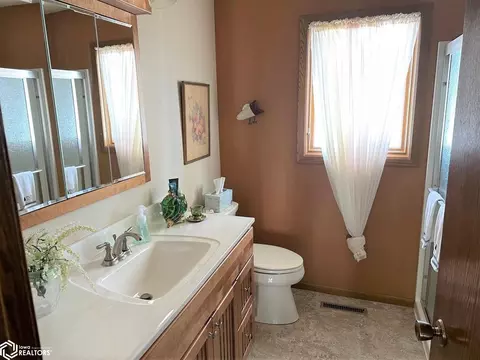 Bath - 31 Schutter Cir, Algona, IA 50511 photo 1 of 2