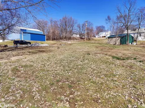 609 Church St, Eldon, IA 52554 photo 2