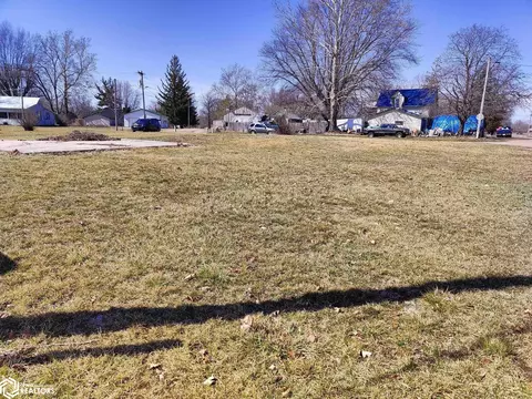 301 1st St, Eldon, IA 52554 photo 3