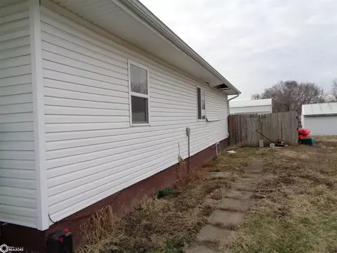 520 E Walsh St, Centerville, IA 52544 photo 4