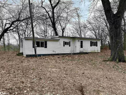 2369 Rd 1300 E, Oquawka, IL 61469