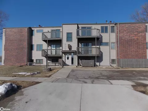 600 Briarstone Dr #A-10, Mason City, IA 50401
